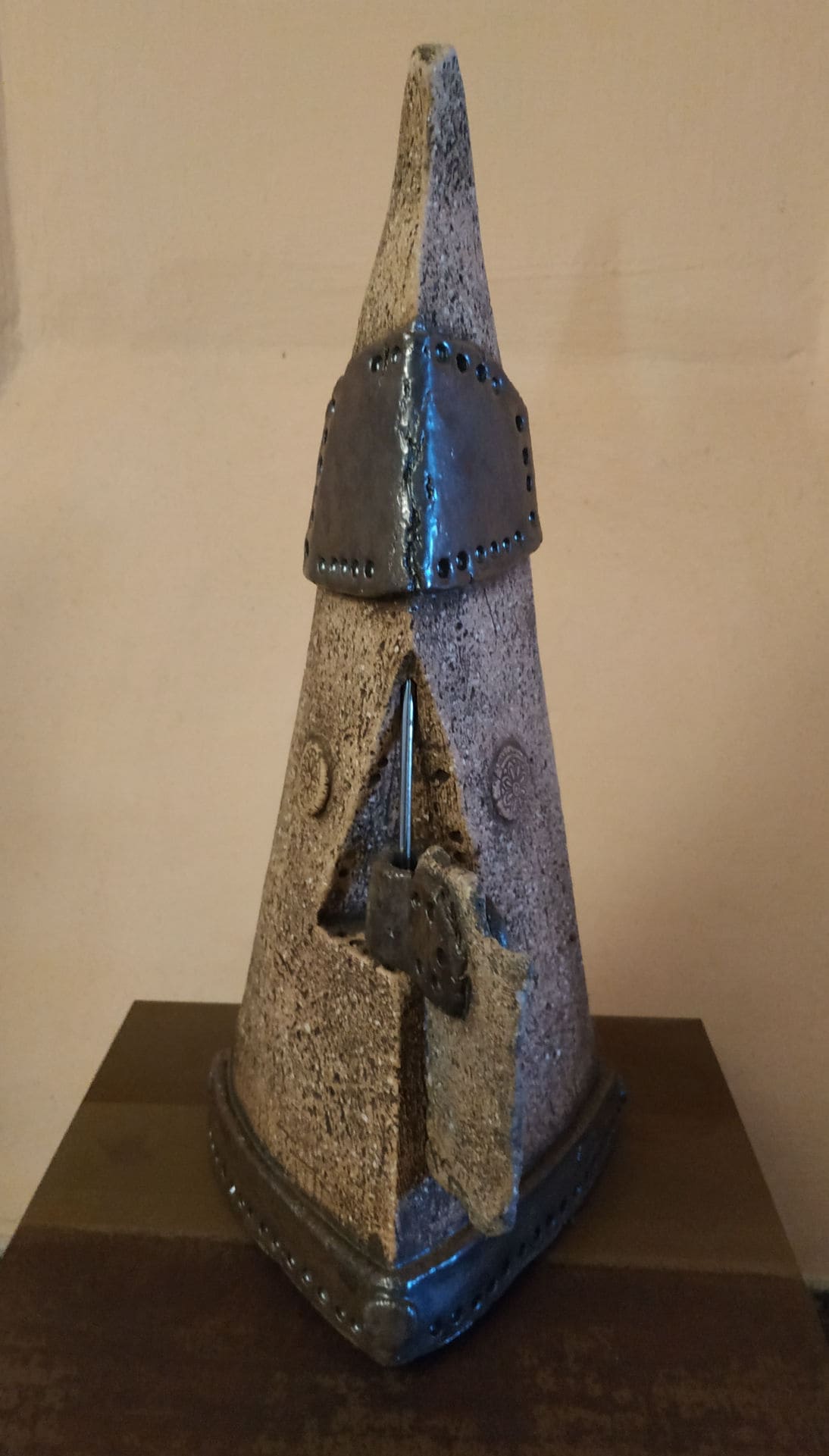 PIRÁMIDE-2021-barro chamoteado a 1080 grados-37x10x11cm